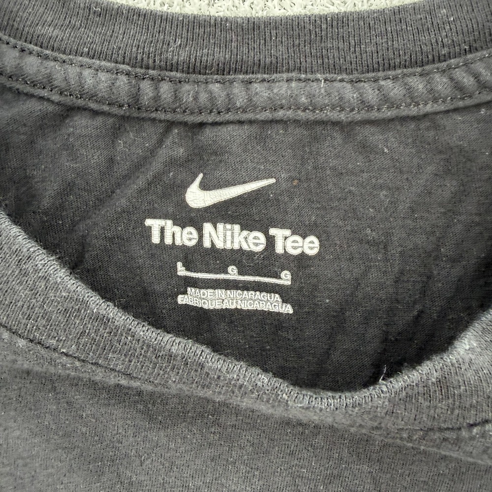 Nike Shirt Mens Large Black Graphic Swoosh Globe World Map The Nike Tee Crewneck - Picture 3 of 7